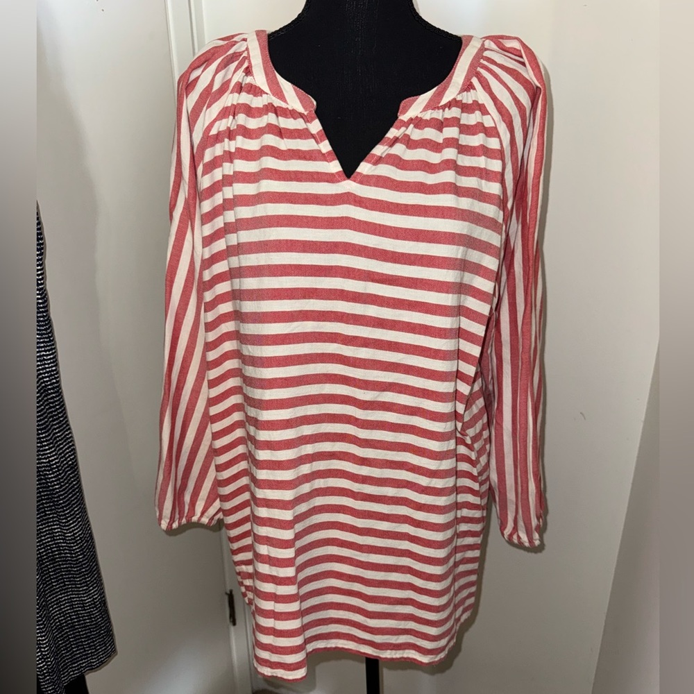 Size XL Bass Red and White 3/4 Sleeve Tunic